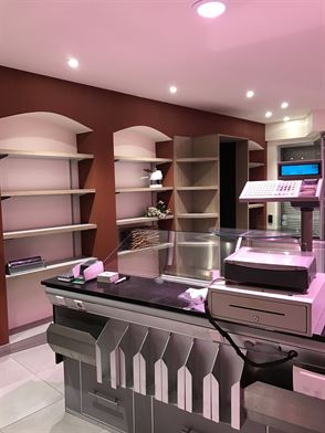 Handelszaak + ruime woonst in centrum Moerbeke-Waas