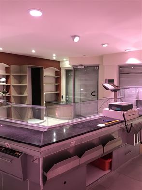 Handelszaak + ruime woonst in centrum Moerbeke-Waas