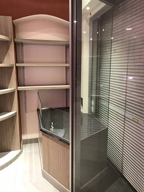 Handelszaak + ruime woonst in centrum Moerbeke-Waas