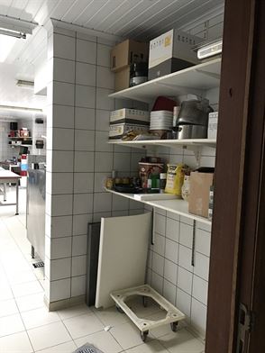 Handelszaak + ruime woonst in centrum Moerbeke-Waas