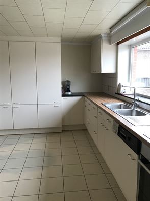 Handelszaak + ruime woonst in centrum Moerbeke-Waas