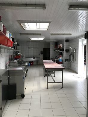 Handelszaak + ruime woonst in centrum Moerbeke-Waas