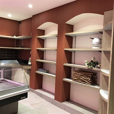 Handelszaak + ruime woonst in centrum Moerbeke-Waas