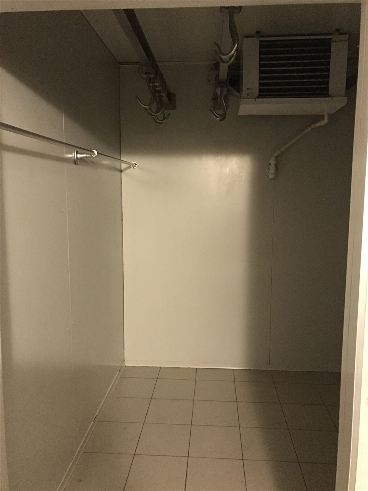 Ruime woonst met handelszaak