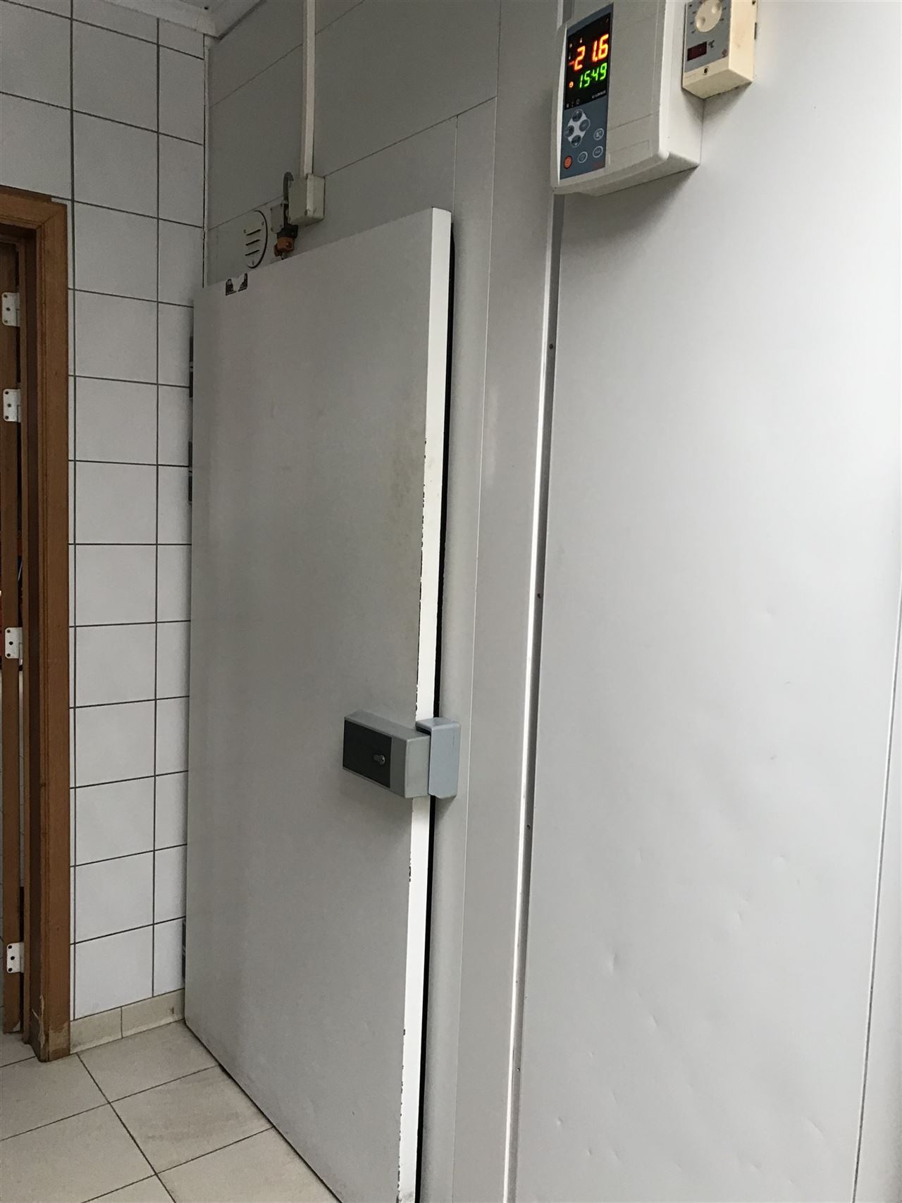 Ruime woonst met handelszaak