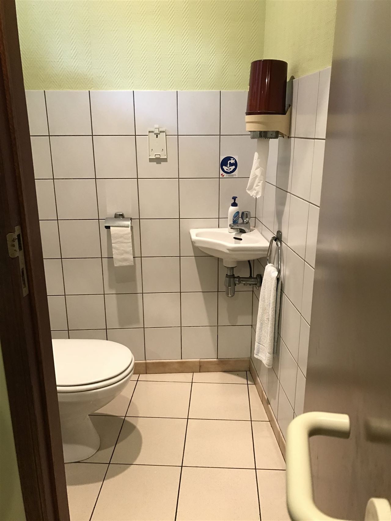 Ruime woonst met handelszaak