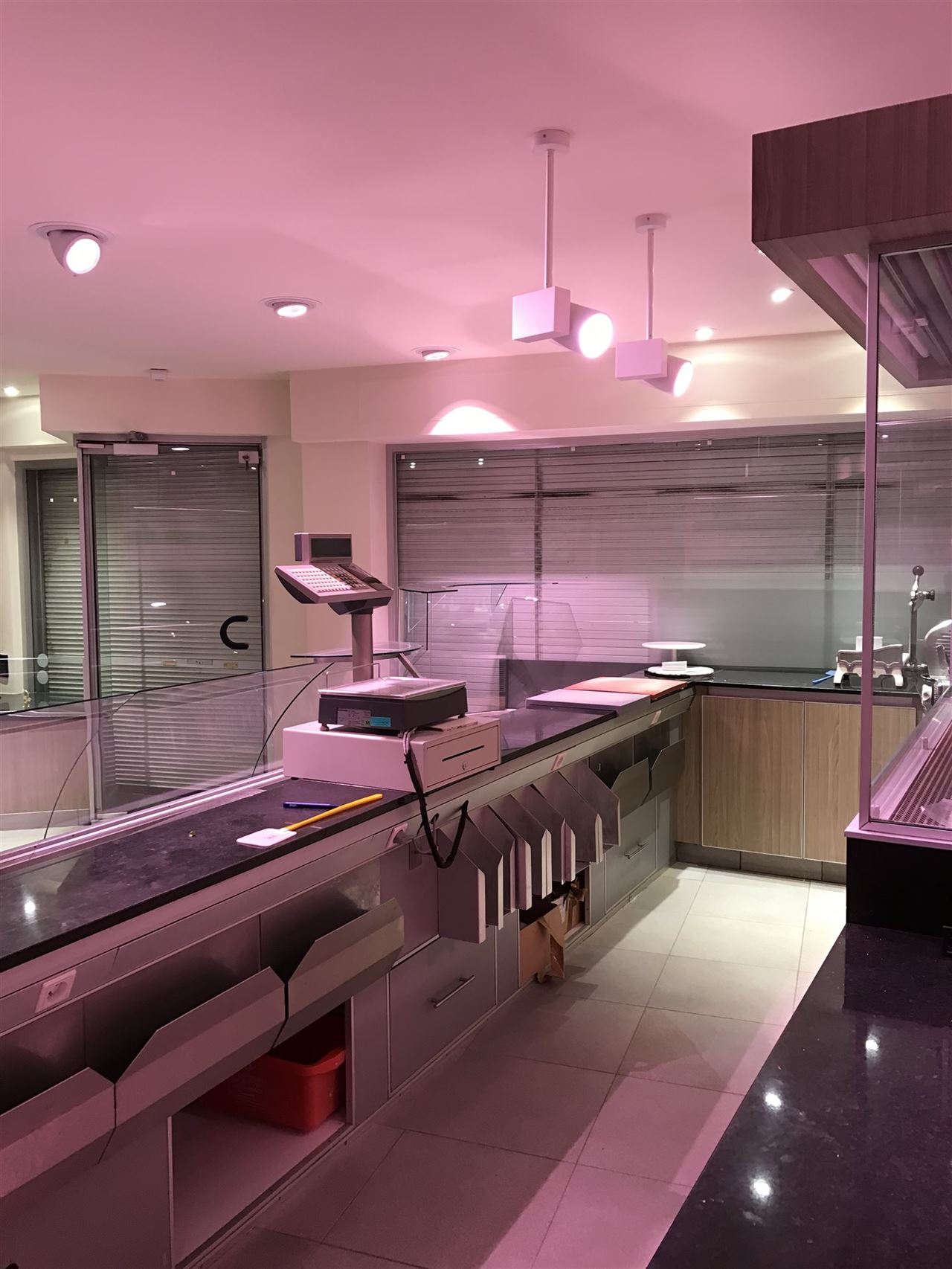 Ruime woonst met handelszaak