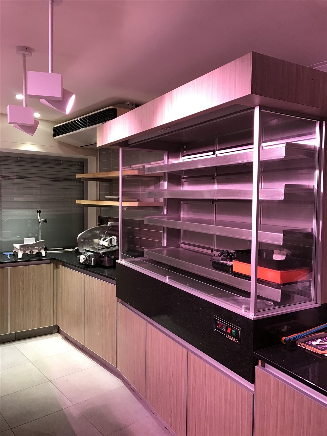 Ruime woonst met handelszaak