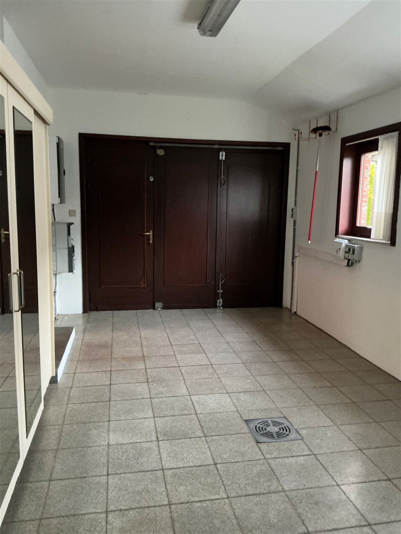 Stijlvolle villa met 4 slaapkamers in rustige buurt.