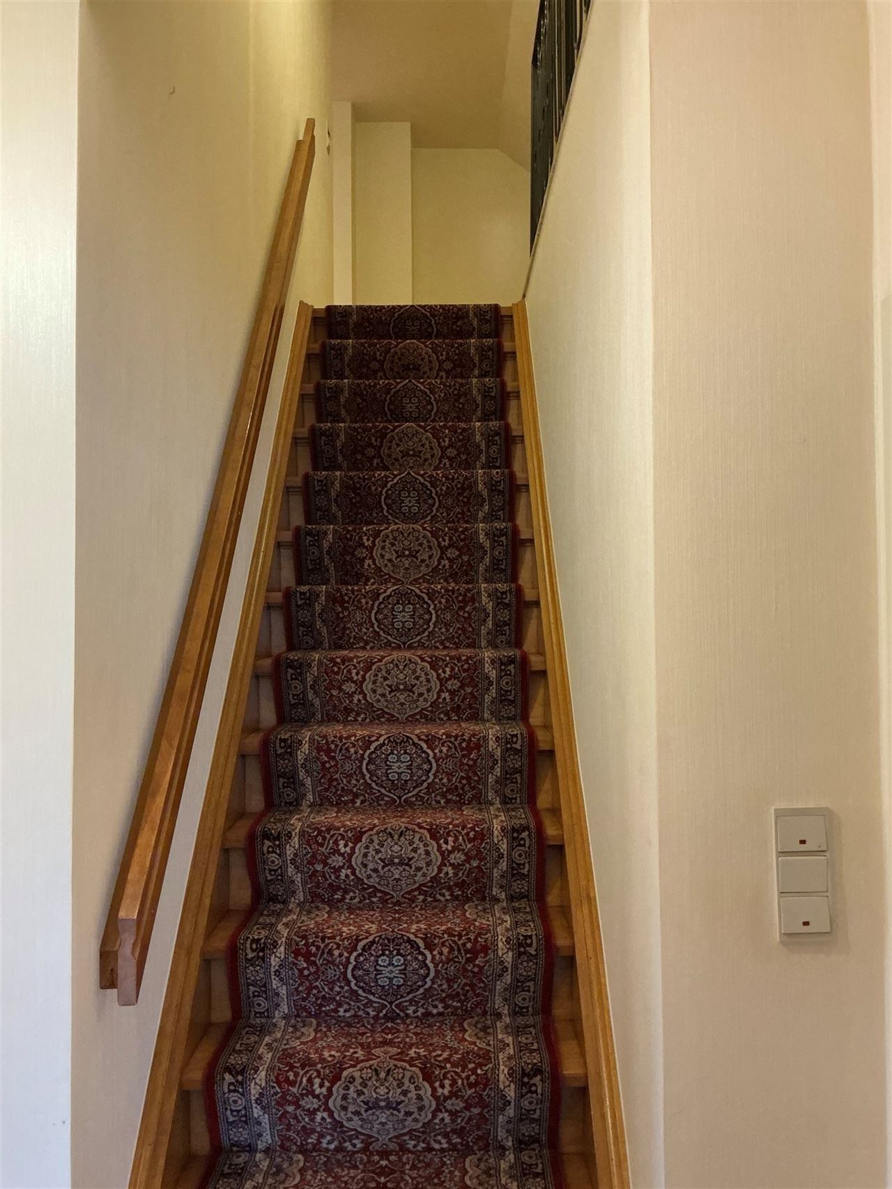 Stijlvolle villa met 4 slaapkamers in rustige buurt.