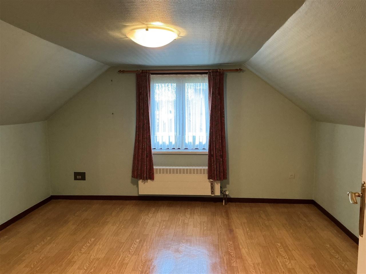 Stijlvolle villa met 4 slaapkamers in rustige buurt.