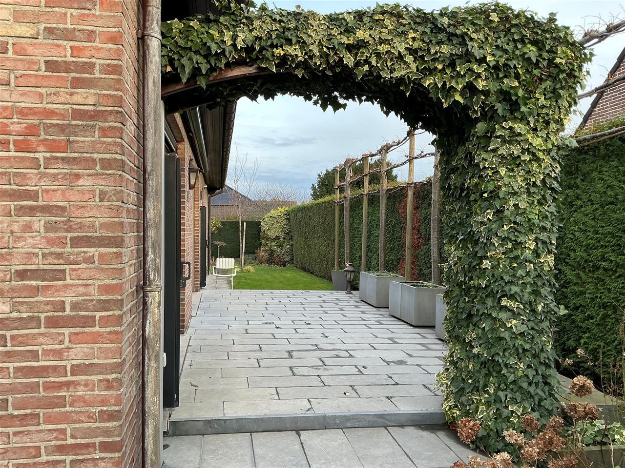 Stijlvolle villa met 4 slaapkamers in rustige buurt.