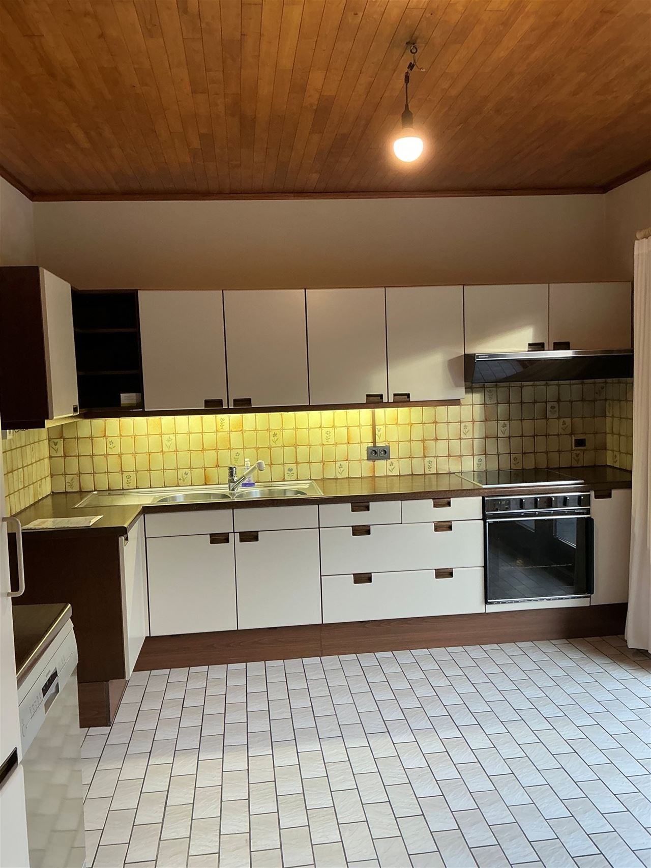 Stijlvolle villa met 4 slaapkamers in rustige buurt.