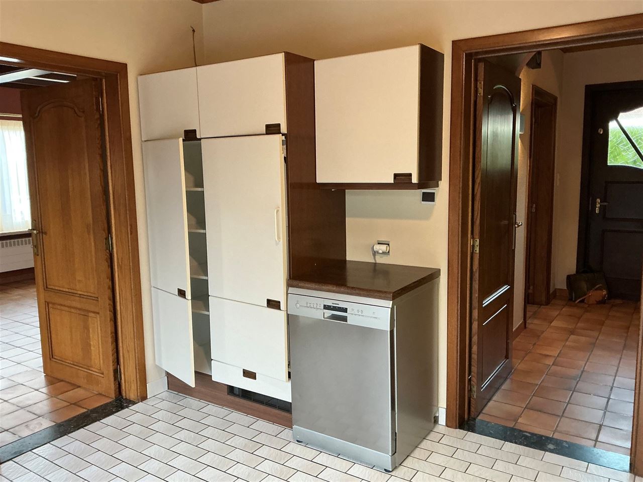 Stijlvolle villa met 4 slaapkamers in rustige buurt.