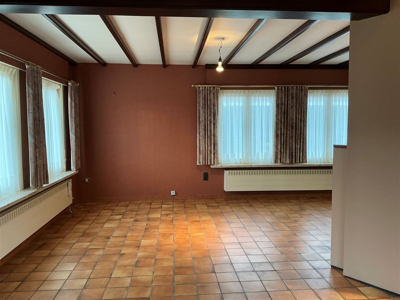 Stijlvolle villa met 4 slaapkamers in rustige buurt.