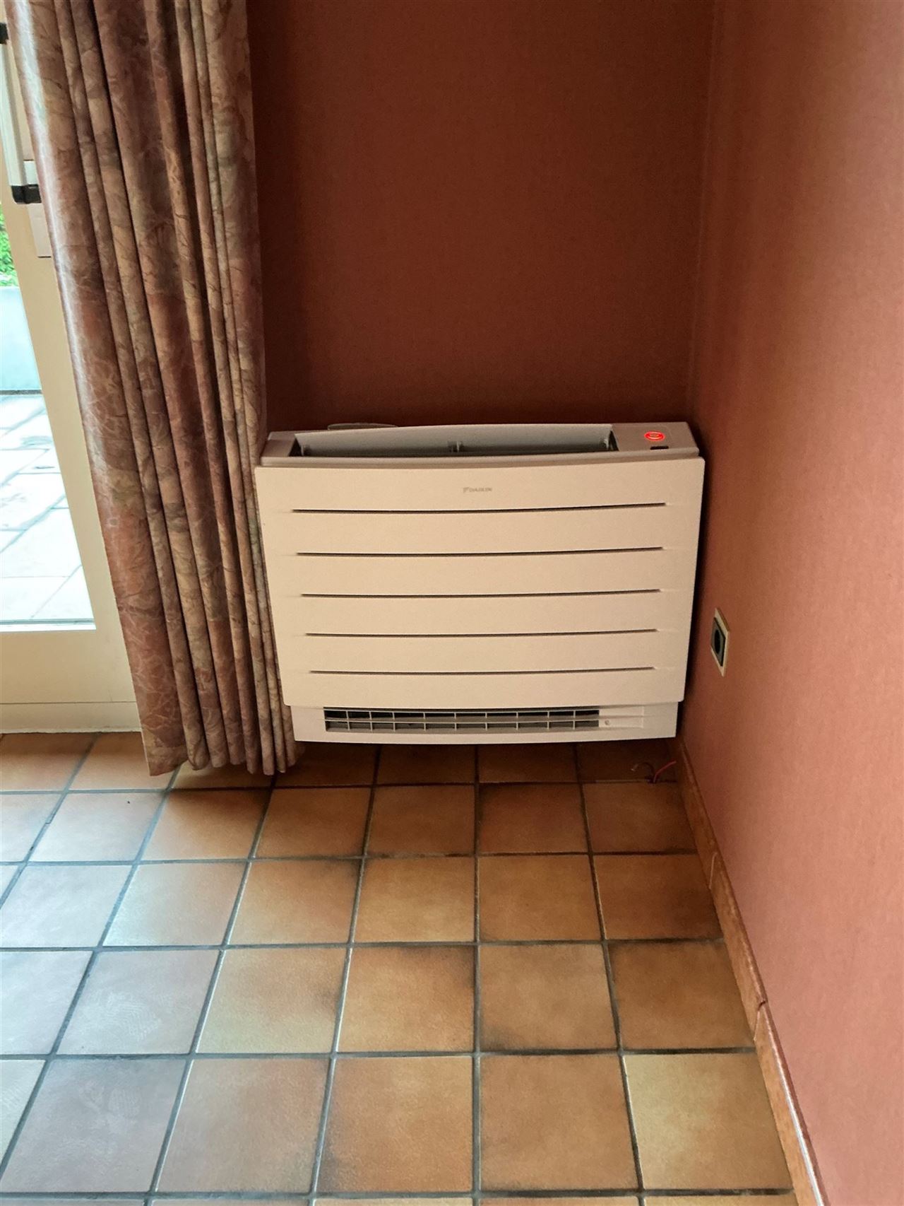 Stijlvolle villa met 4 slaapkamers in rustige buurt.