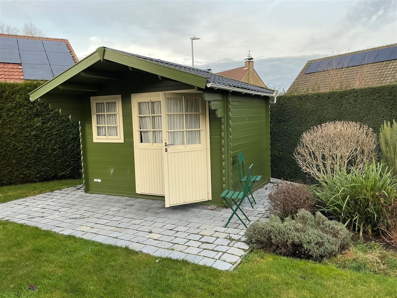 Stijlvolle villa met 4 slaapkamers in rustige buurt.