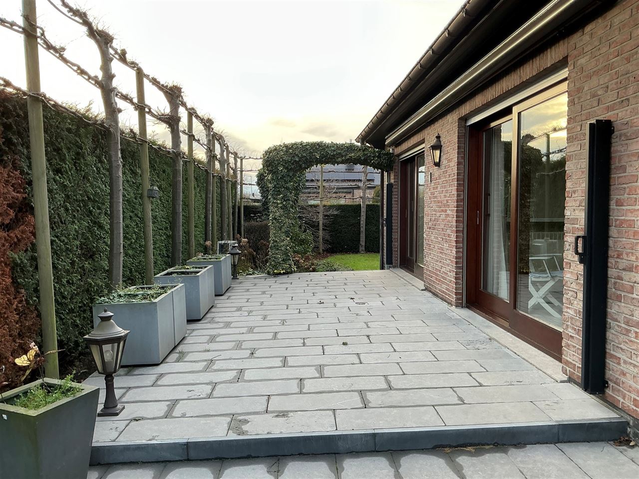 Stijlvolle villa met 4 slaapkamers in rustige buurt.