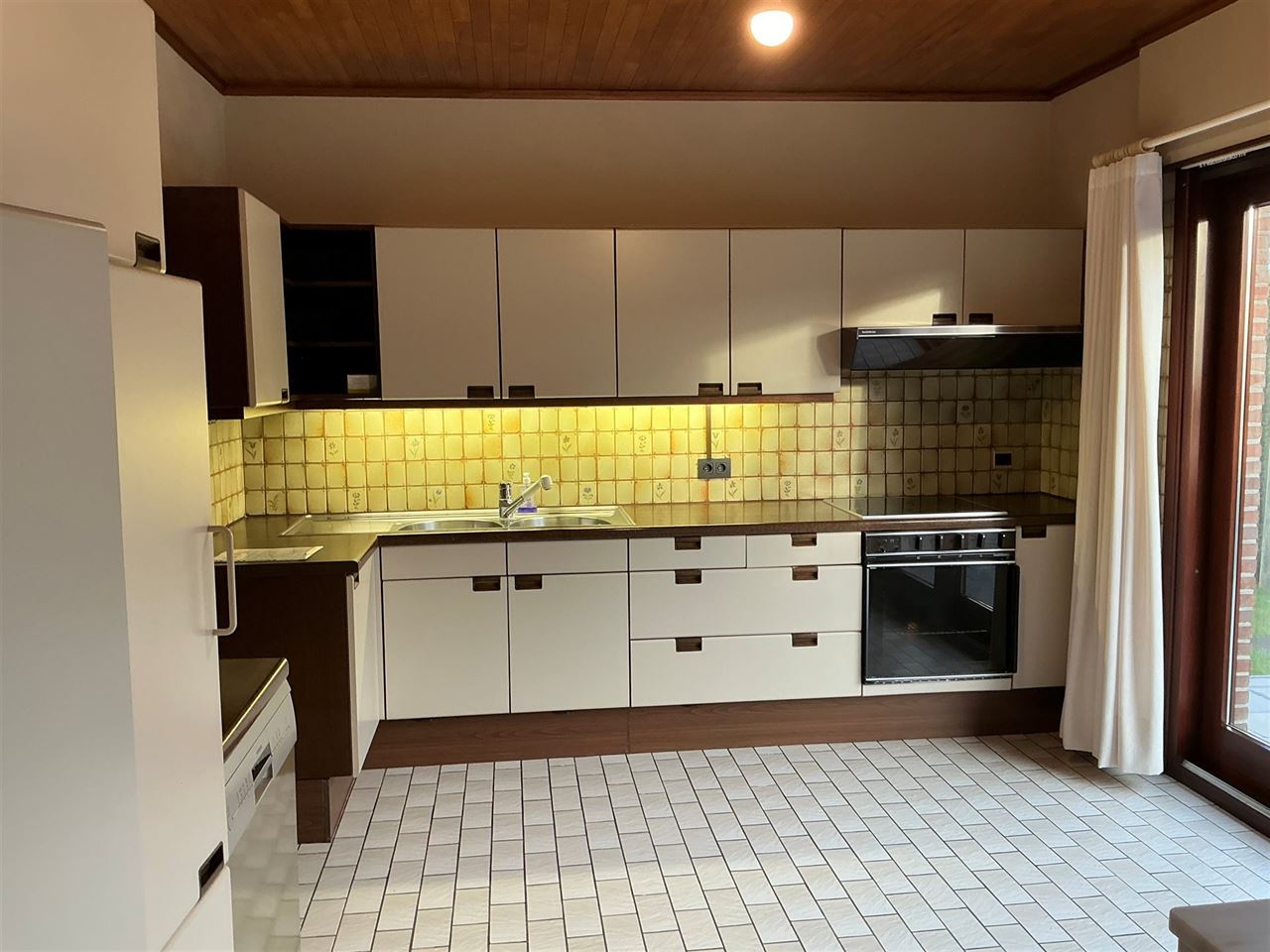 Stijlvolle villa met 4 slaapkamers in rustige buurt.