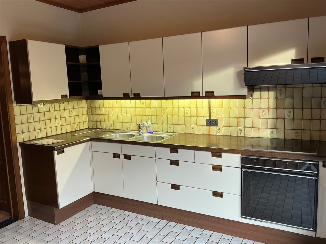 Stijlvolle villa met 4 slaapkamers in rustige buurt.