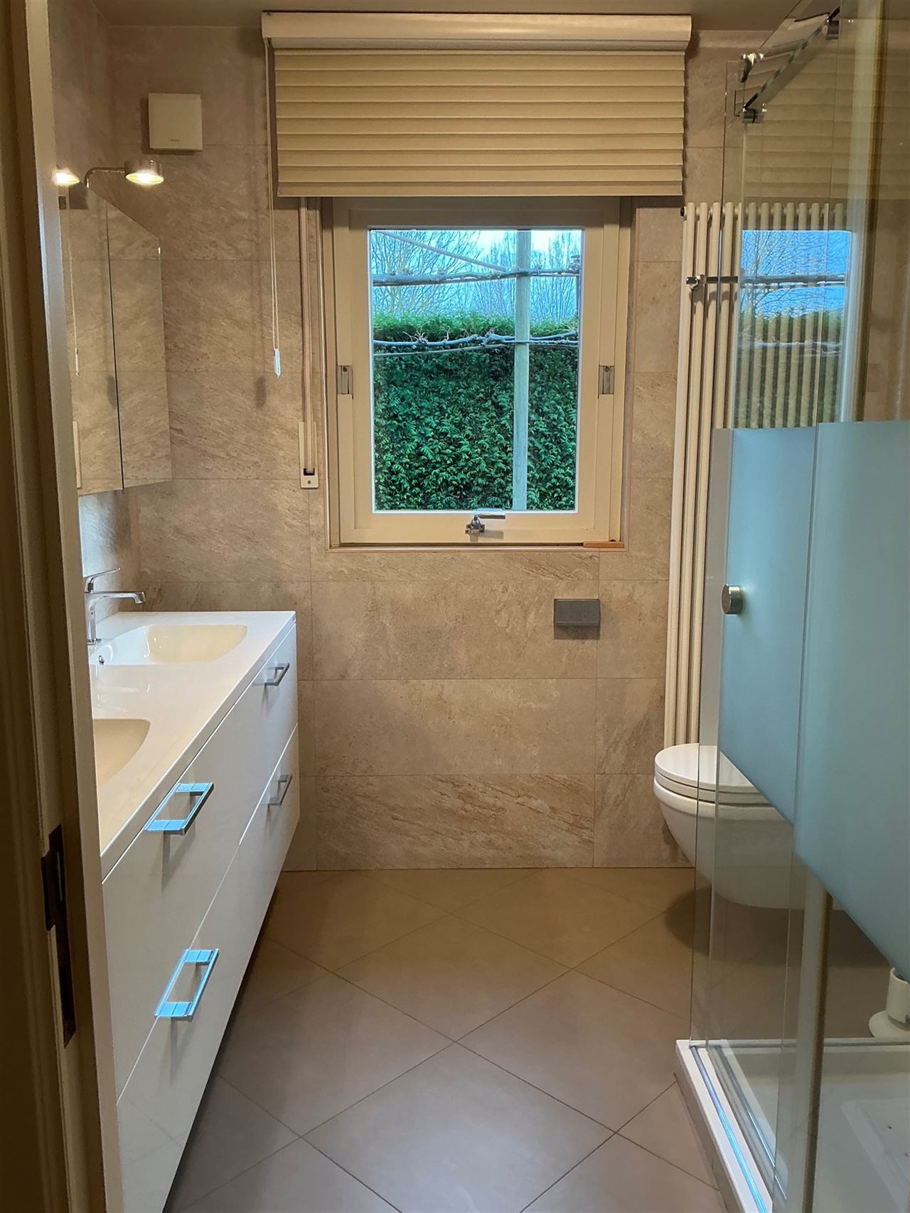 Stijlvolle villa met 4 slaapkamers in rustige buurt.