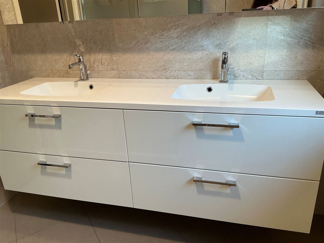 Stijlvolle villa met 4 slaapkamers in rustige buurt.