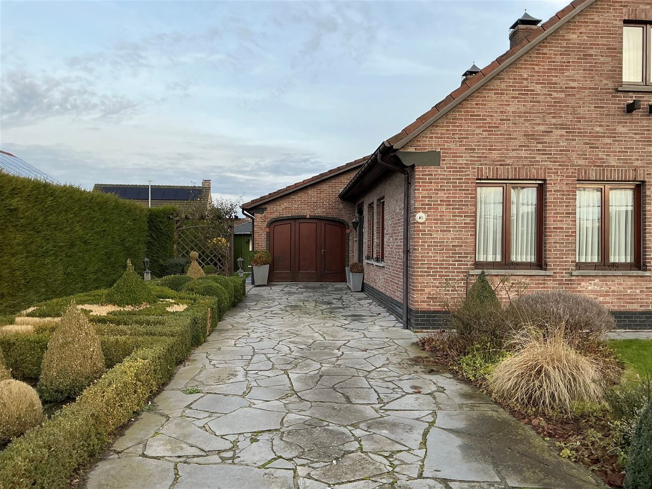 Stijlvolle villa met 4 slaapkamers in rustige buurt.