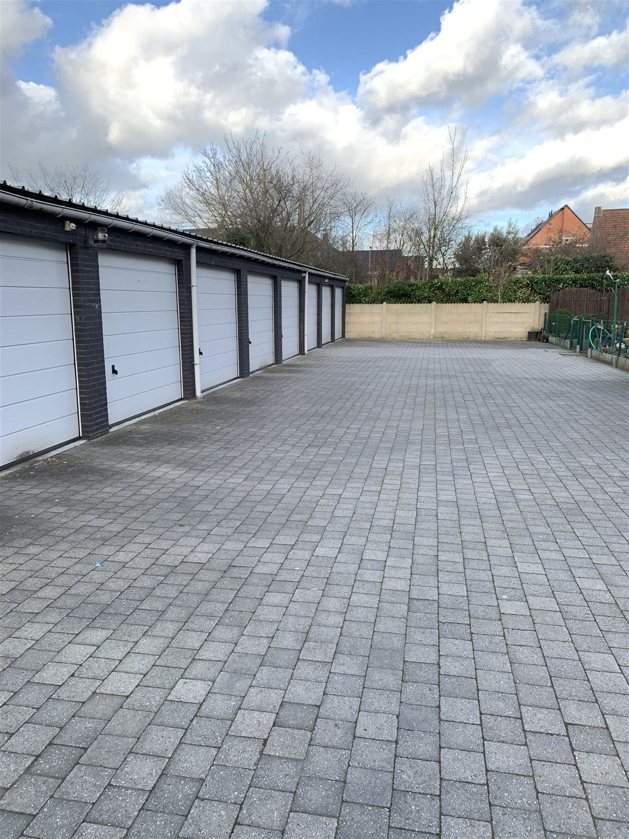 Appartement met 2 slaapkamers, terras en garage