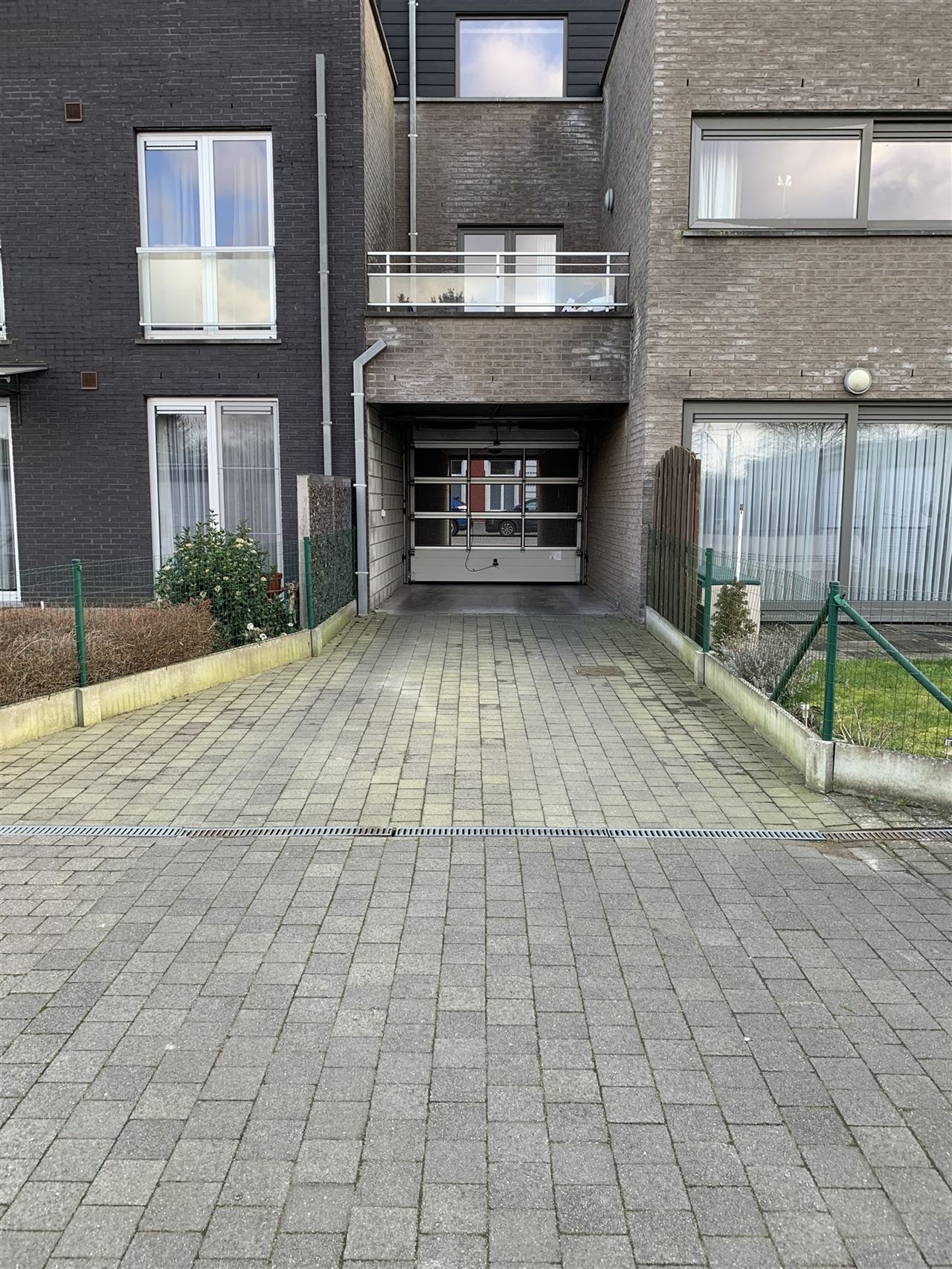Appartement met 2 slaapkamers, terras en garage