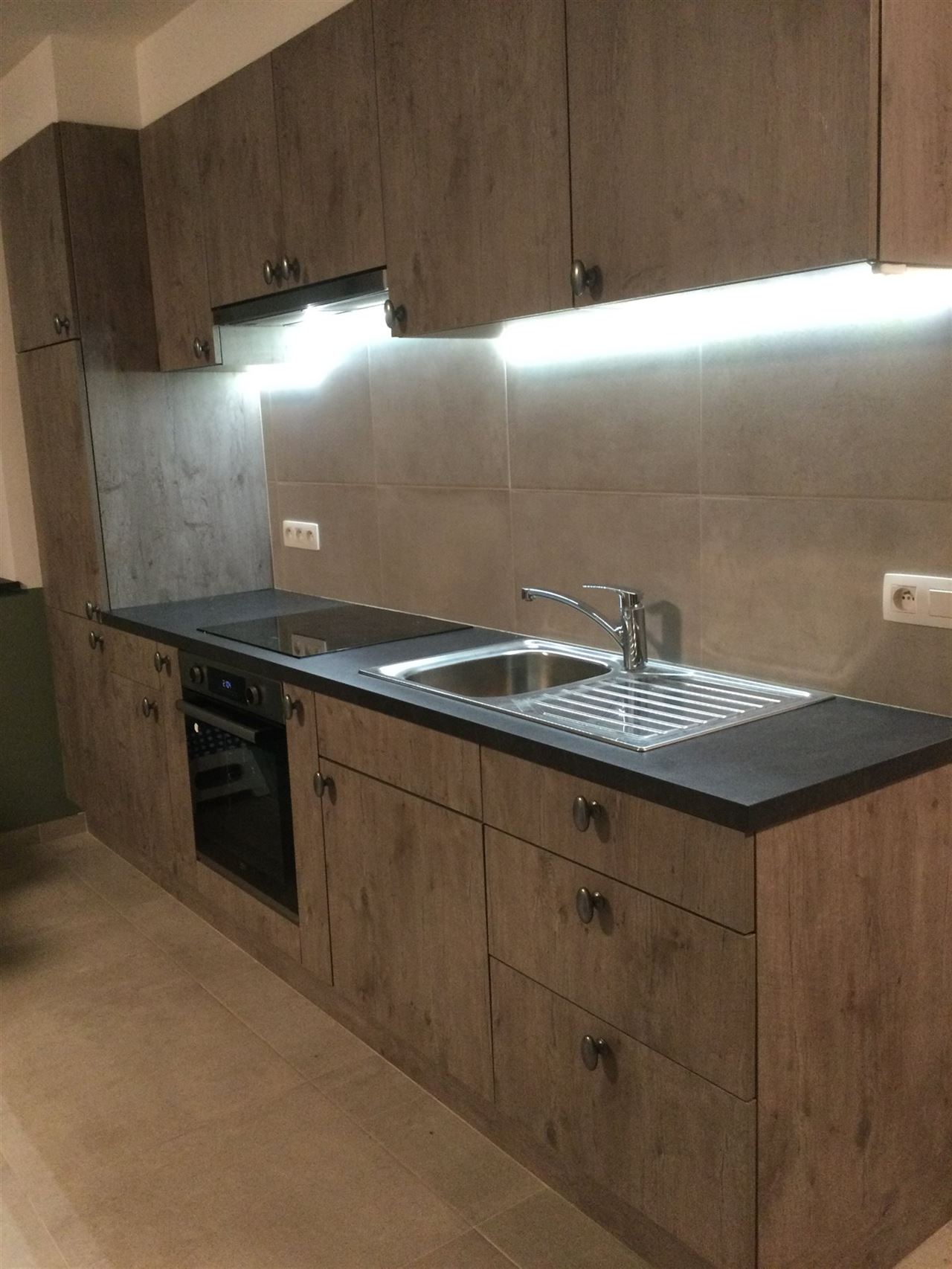 Nieuw trendy appartement met 1 slaapkamer en groot terras