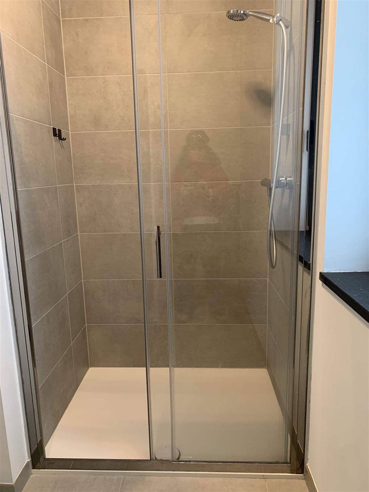 Nieuw trendy appartement met 1 slaapkamer en groot terras