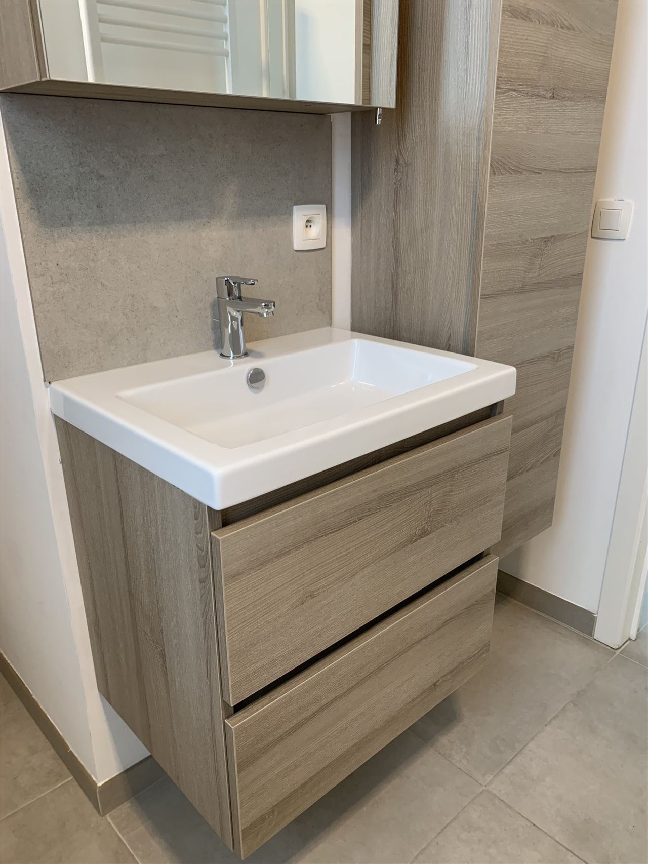 Nieuw trendy appartement met 1 slaapkamer en groot terras