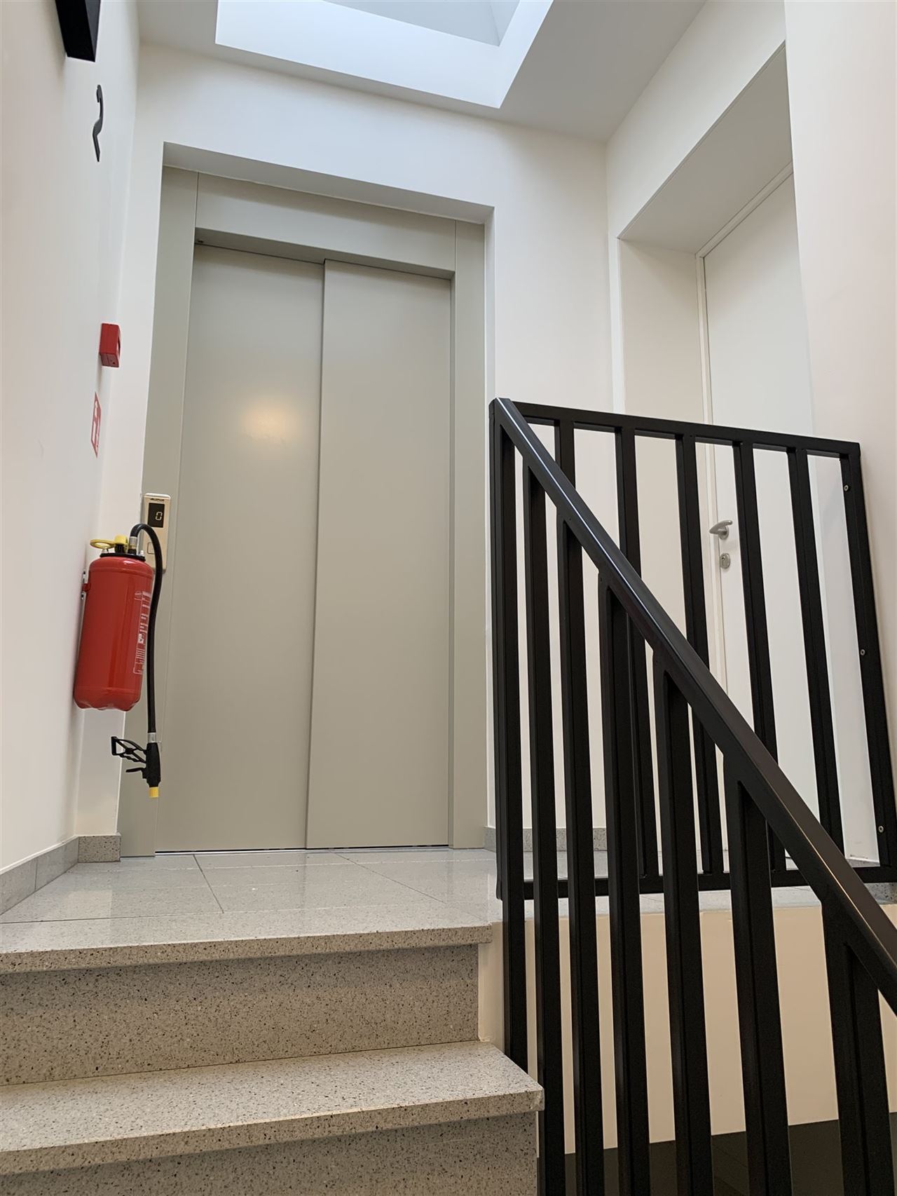 Nieuw trendy appartement met 1 slaapkamer en groot terras