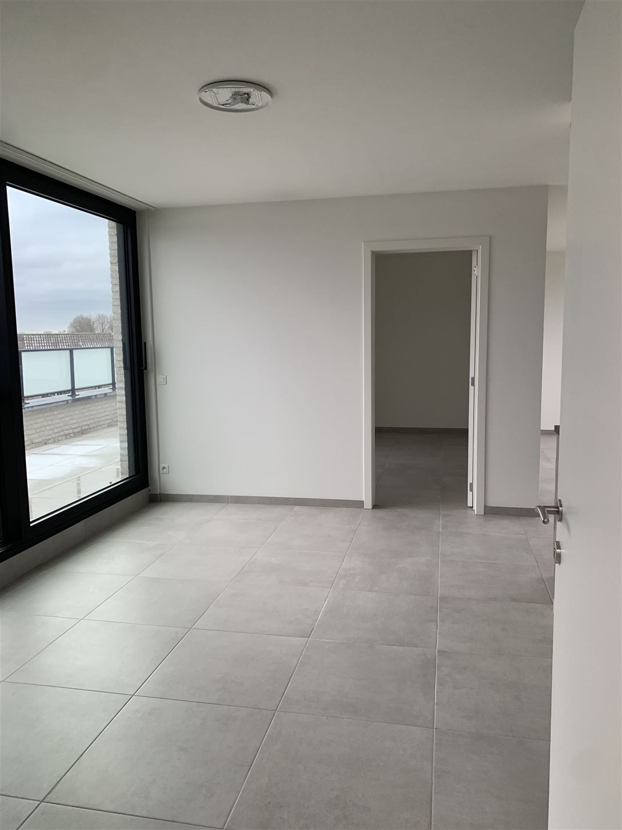 Nieuw trendy appartement met 1 slaapkamer en groot terras