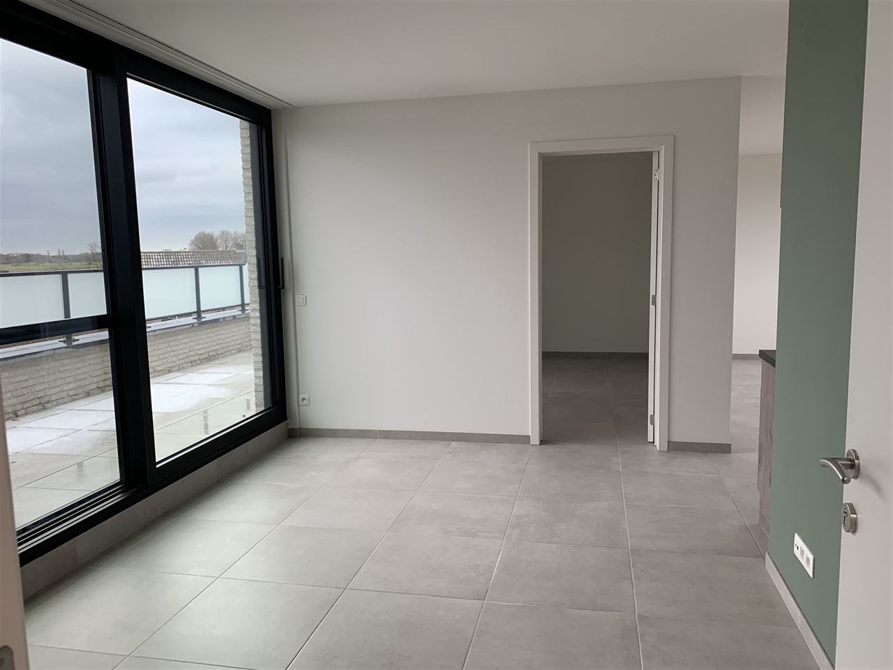 Nieuw trendy appartement met 1 slaapkamer en groot terras