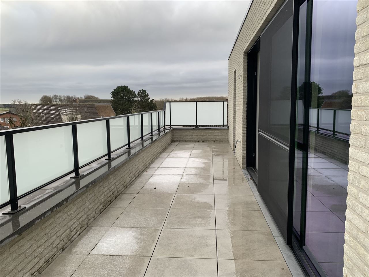 Nieuw trendy appartement met 1 slaapkamer en groot terras