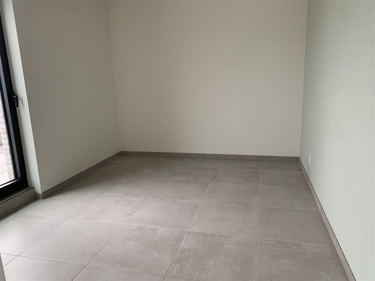 Nieuw trendy appartement met 1 slaapkamer en groot terras