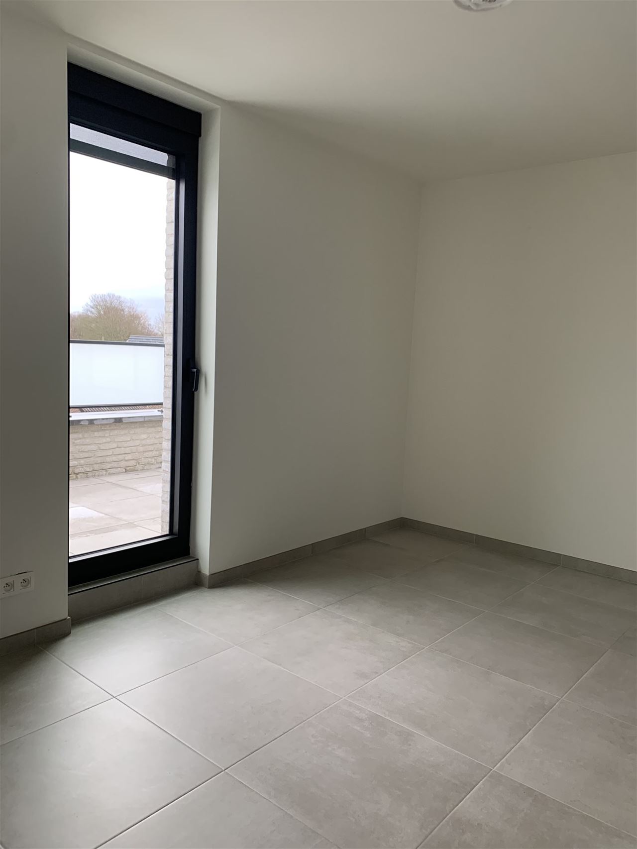 Nieuw trendy appartement met 1 slaapkamer en groot terras