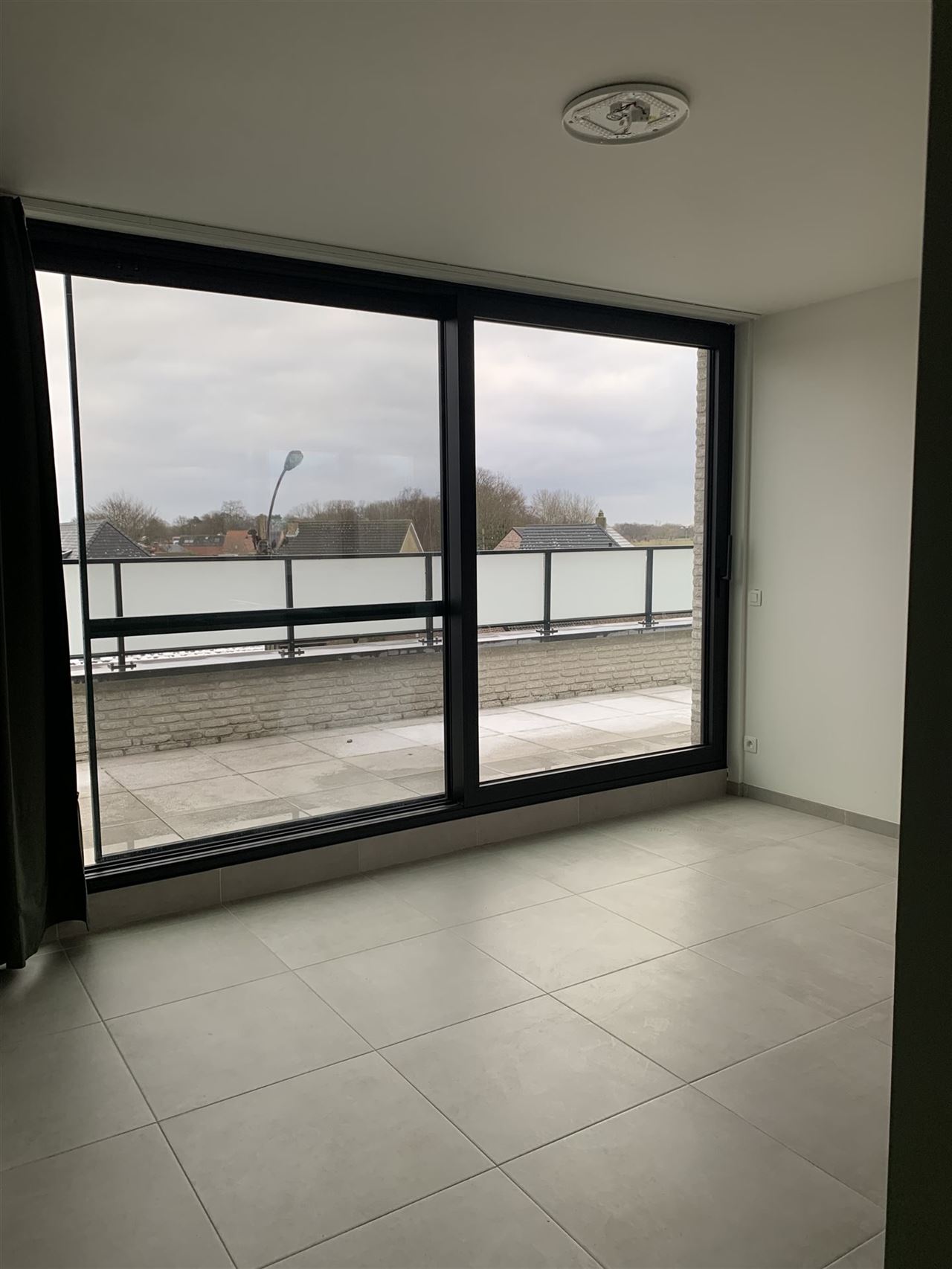 Nieuw trendy appartement met 1 slaapkamer en groot terras