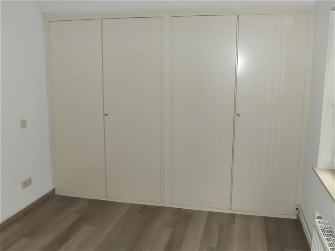 Landhuis met private weg op domein van bijna 2 hectare.