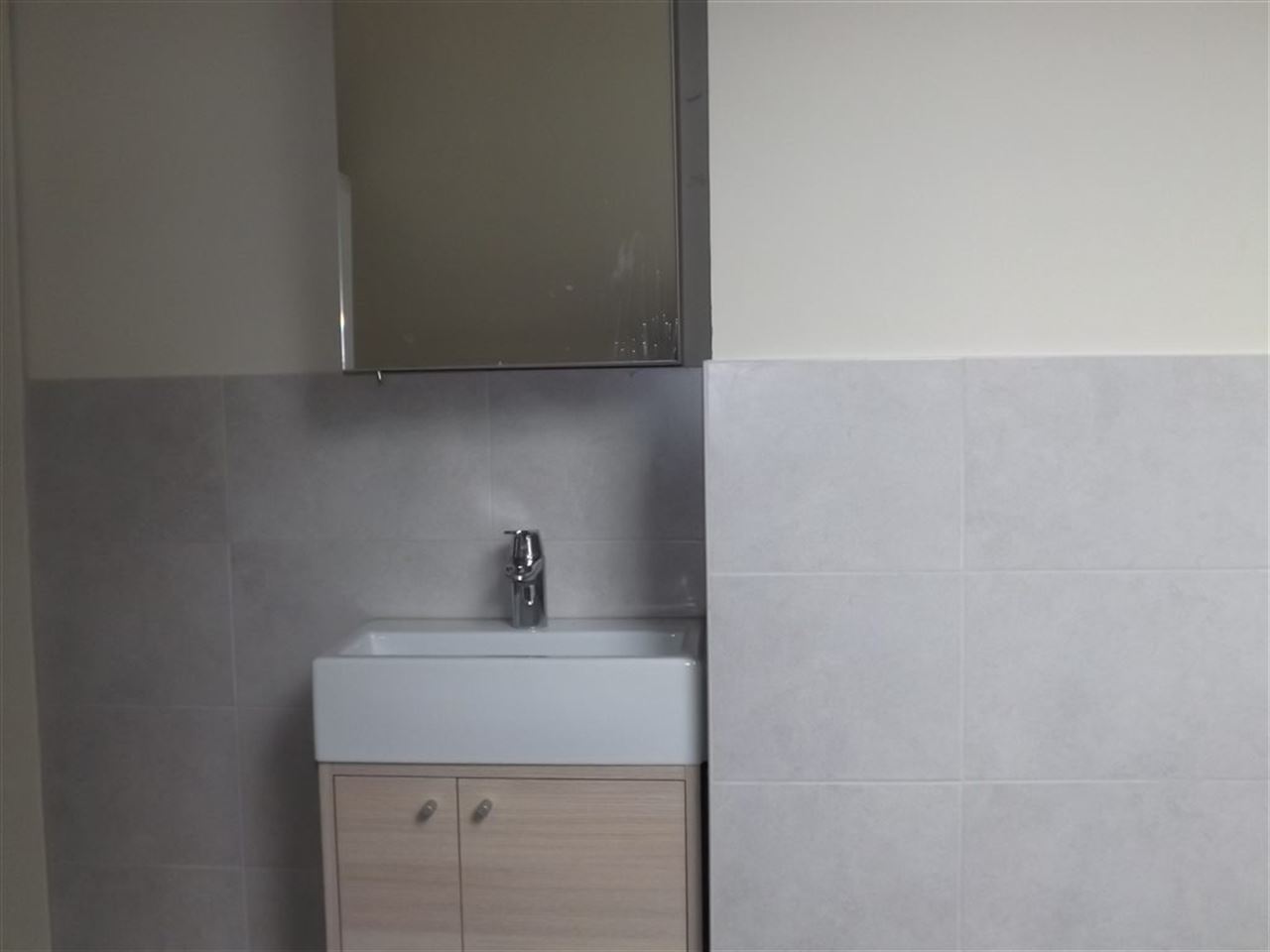 Landhuis met private weg op domein van bijna 2 hectare.