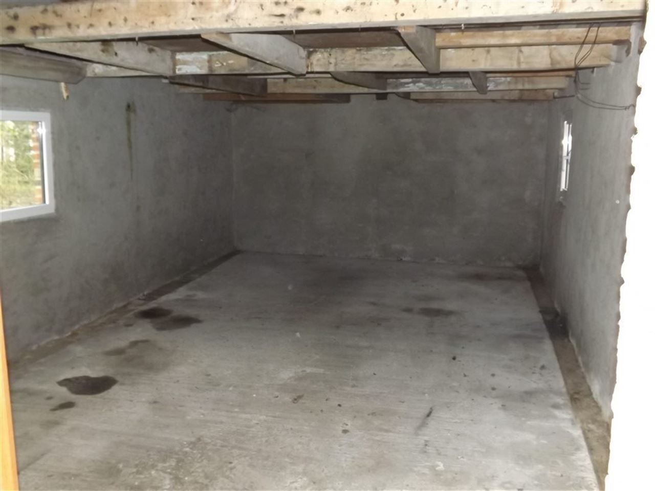 Landhuis met private weg op domein van bijna 2 hectare.