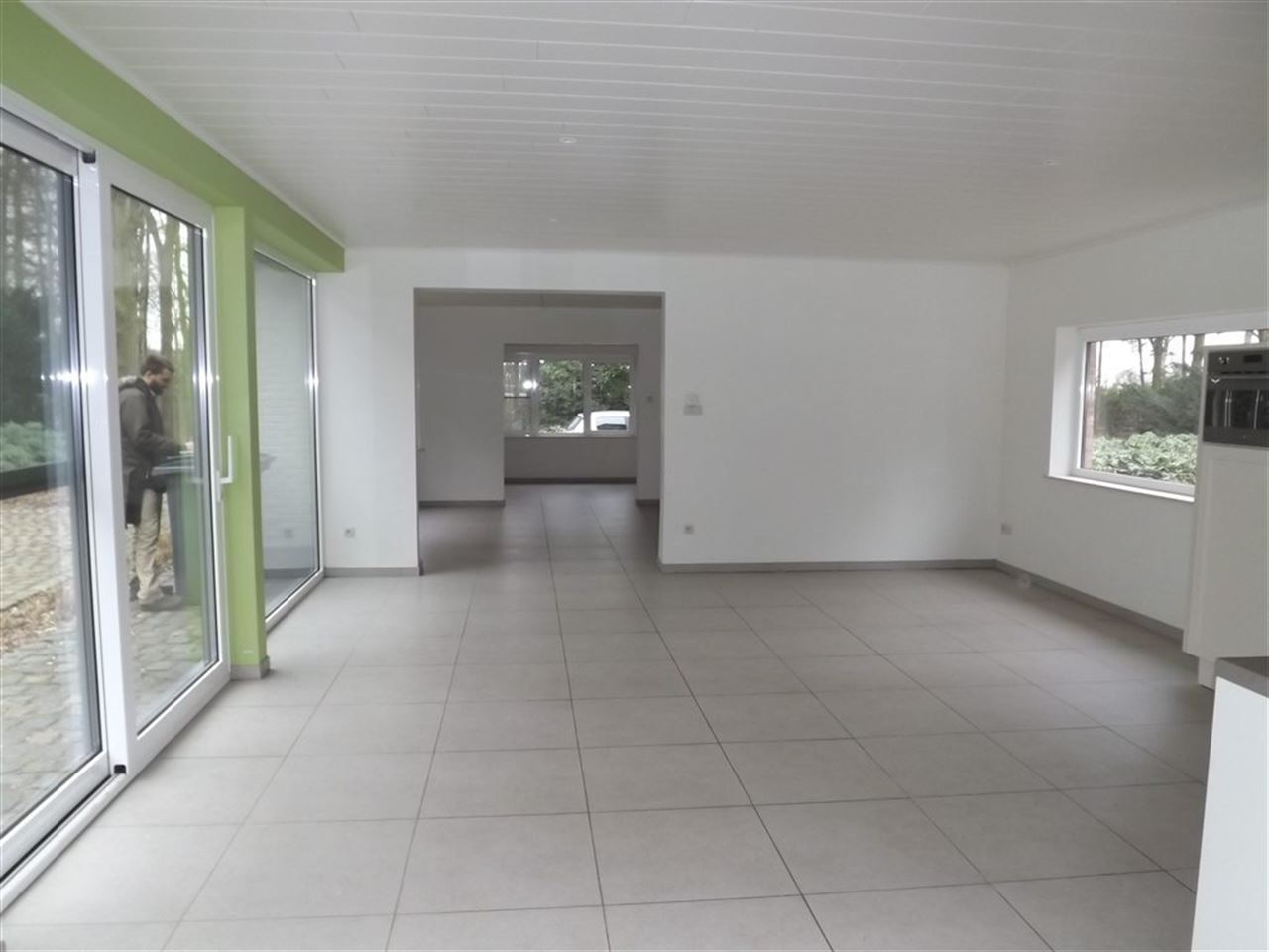 Landhuis met private weg op domein van bijna 2 hectare.