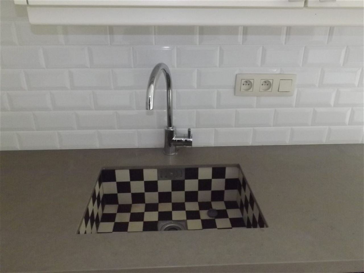 Landhuis met private weg op domein van bijna 2 hectare.