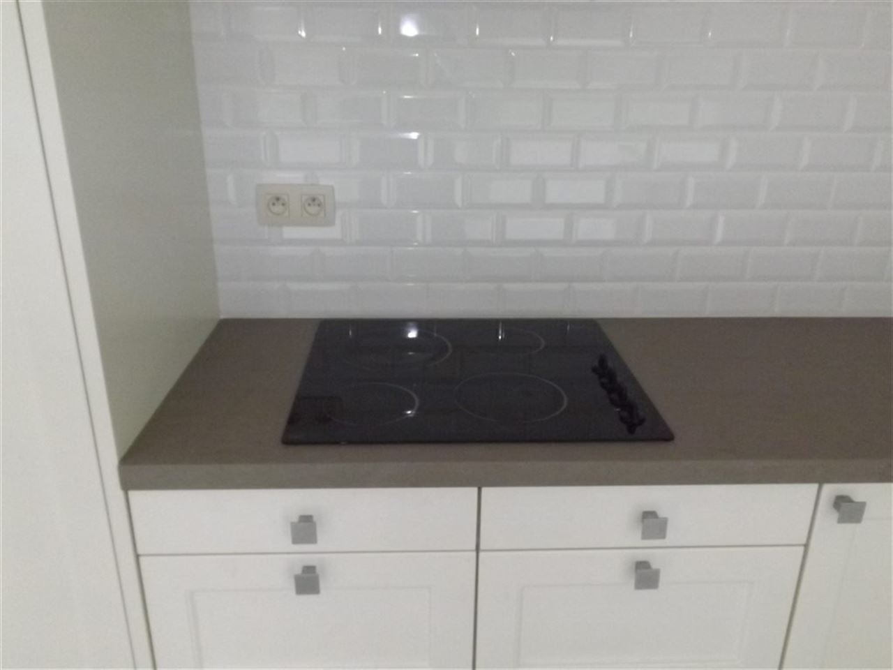 Landhuis met private weg op domein van bijna 2 hectare.