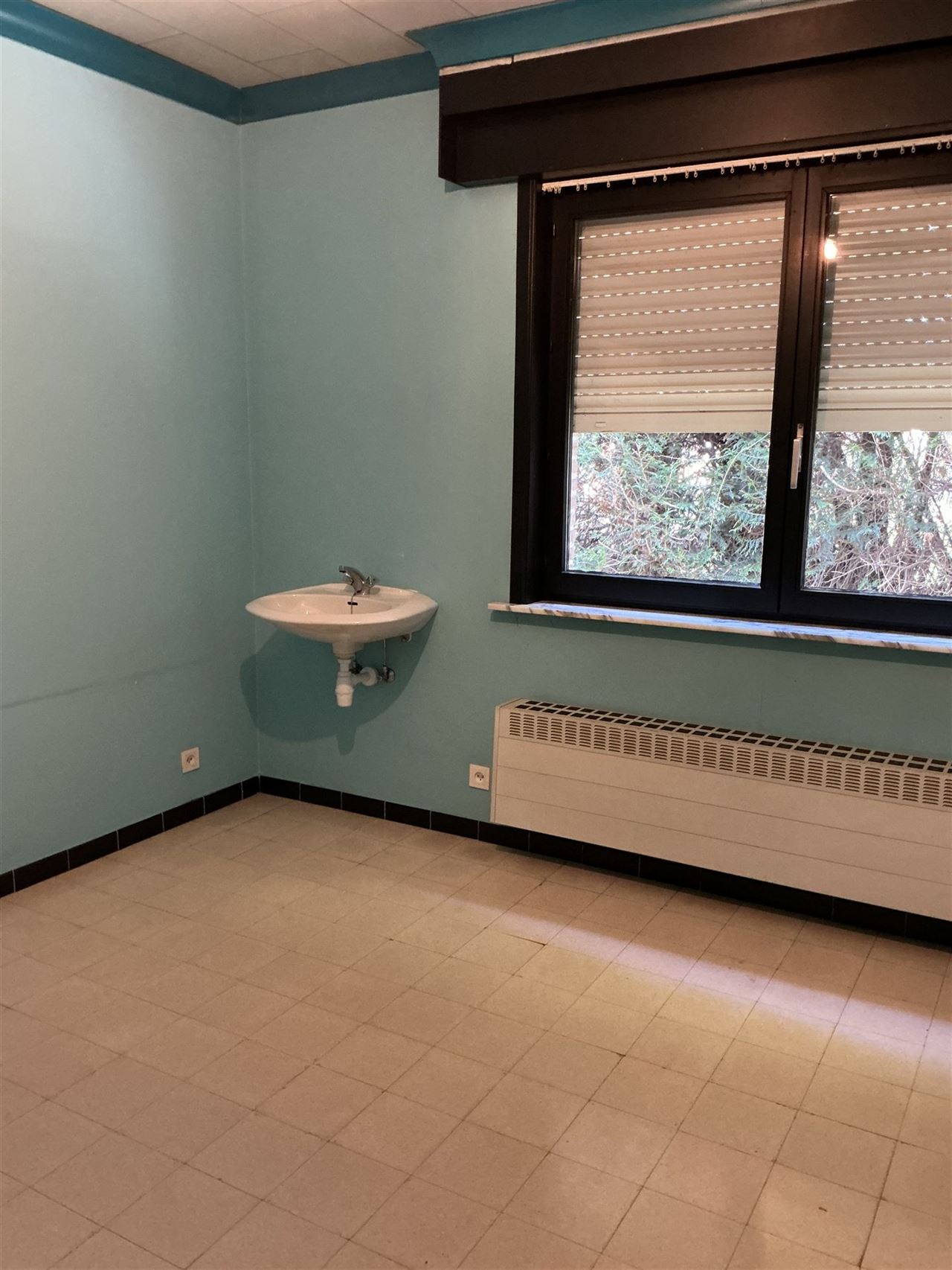 Ruime, iets oudere, bungalow op een perceel van 2426m²