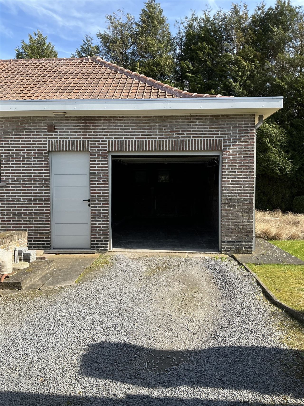 Ruime, iets oudere, bungalow op een perceel van 2426m²