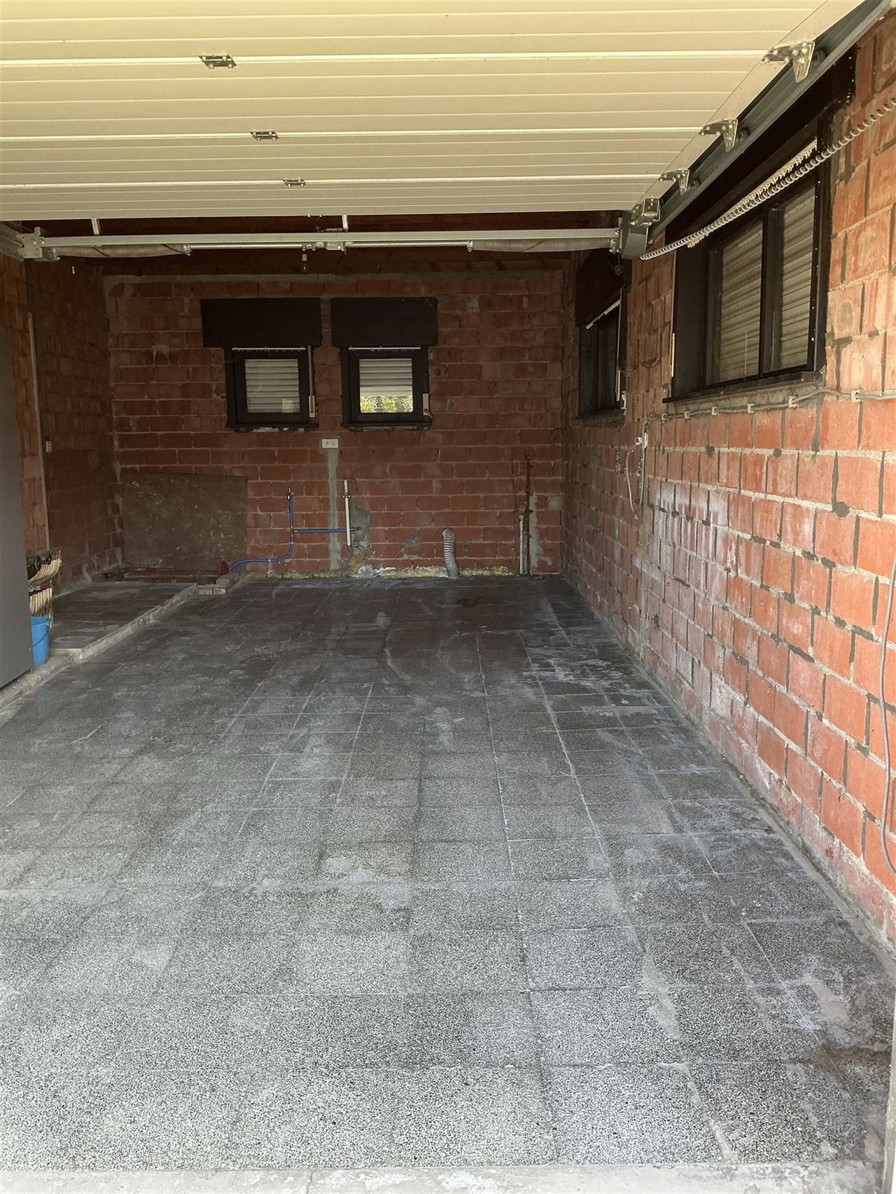 Ruime, iets oudere, bungalow op een perceel van 2426m²