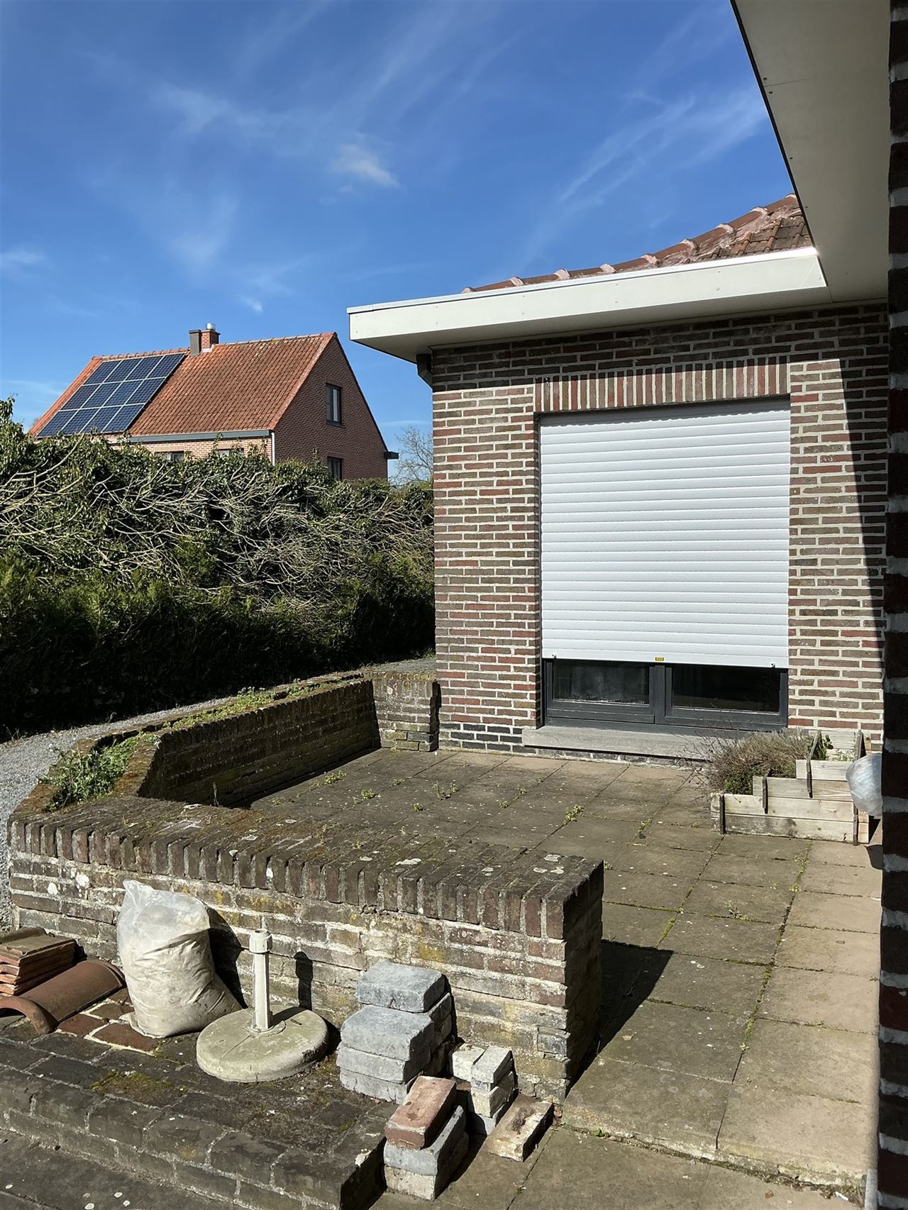 Ruime, iets oudere, bungalow op een perceel van 2426m²