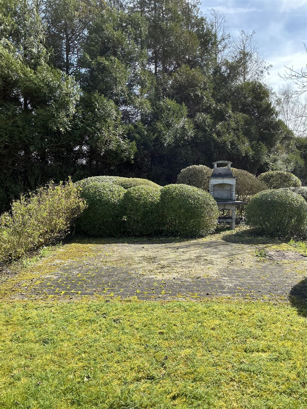 Ruime, iets oudere, bungalow op een perceel van 2426m²